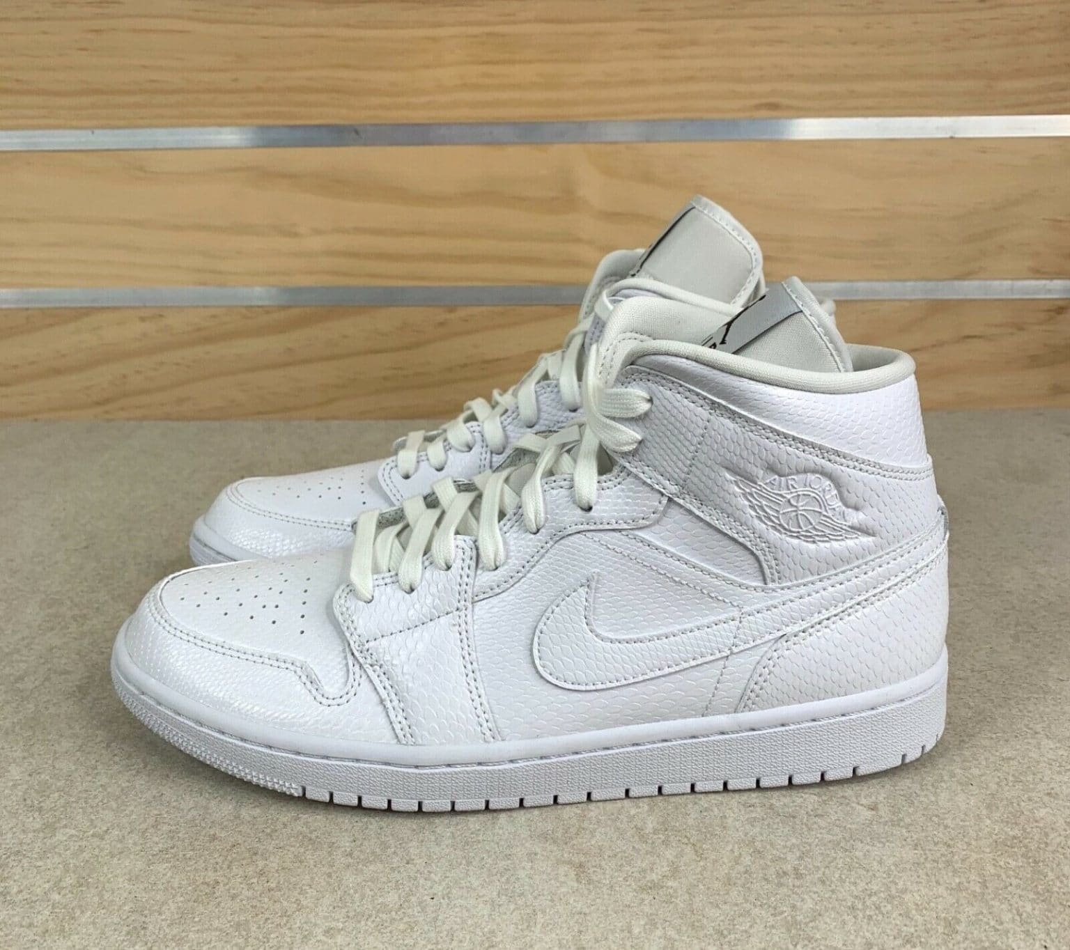 Giày Air Jordan 1 Mid White Snakeskin BQ6472 110 Sneaker Daily