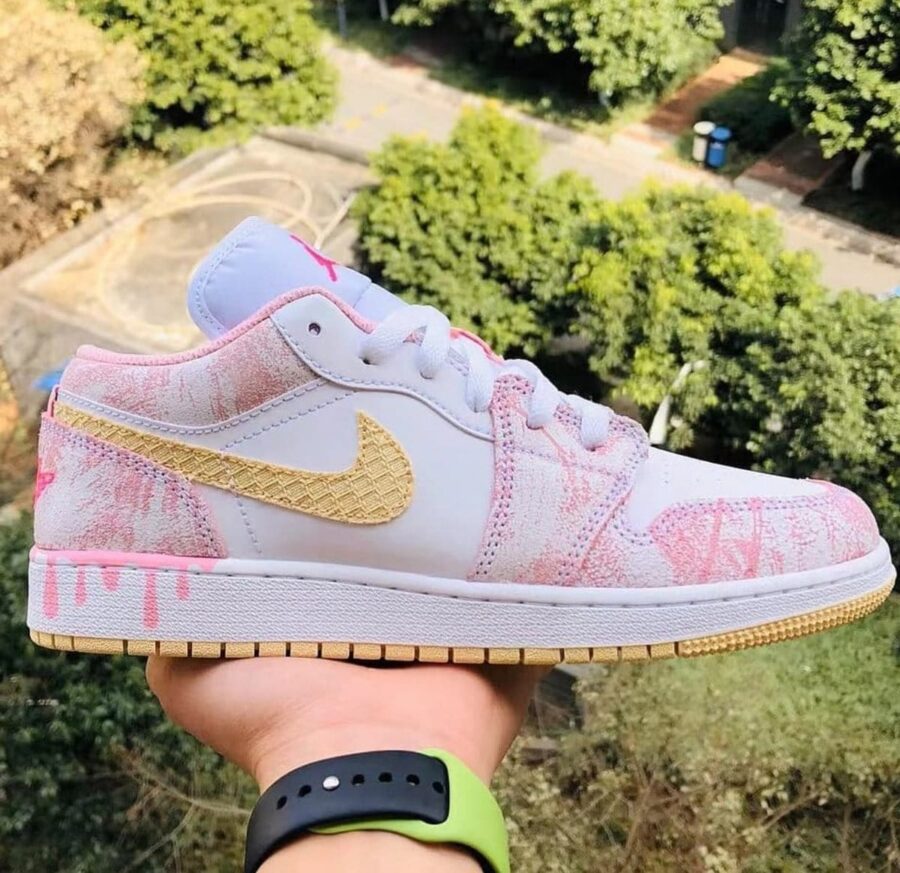 Giày nữ Air Jordan 1 Low 'Strawberry Ice Cream' (GS) CW7104601
