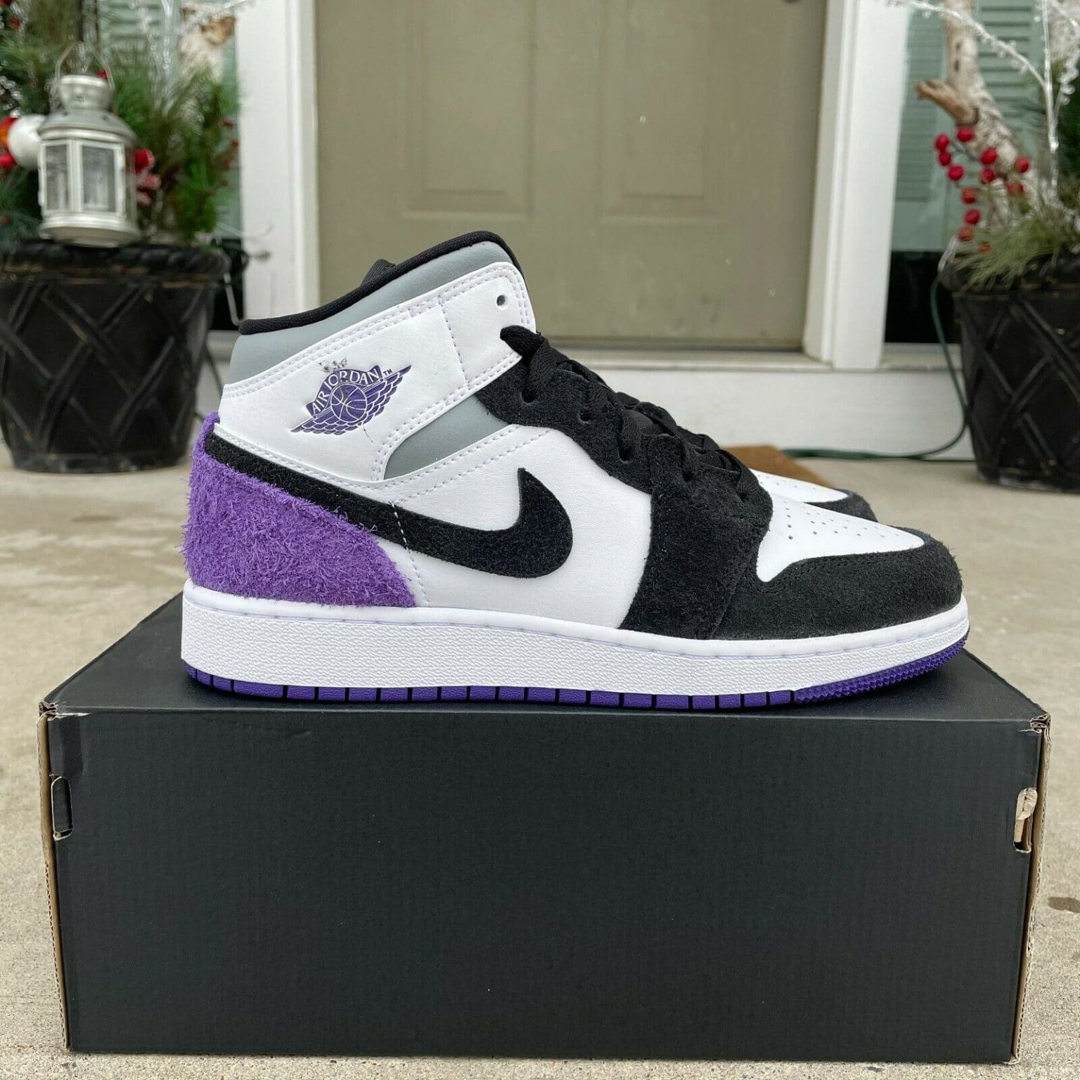 Giày Nữ Air Jordan 1 Mid Se Varsity Purple Gs Bq6931 105 Sneaker Daily
