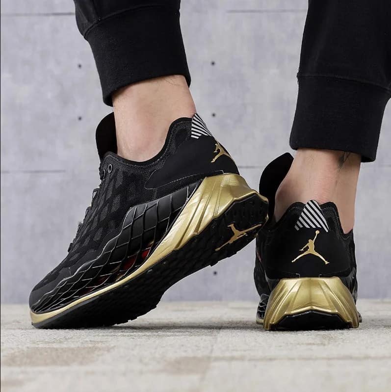 giày nam jordan zoom trunner ultimate 'black metallic gold' cj1495-007