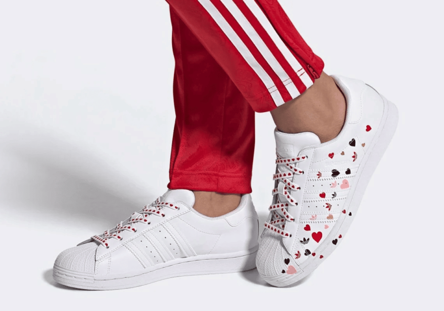 adidas-superstar-valentines-day-2020-splash-heart-fv3289