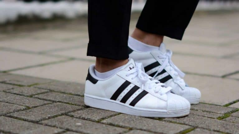cach-phat-hien-giay-the-thao-adidas-superstar-that-va-gia