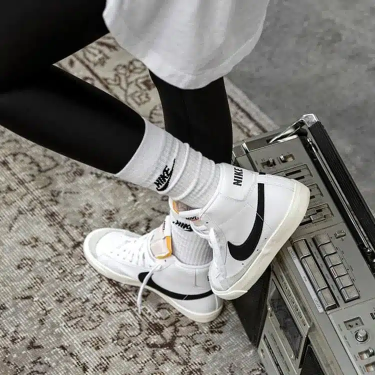 Giày bóng rổ Nike Blazer Mid 77 Vintage 'White Black' (WMNS) CZ1055-100