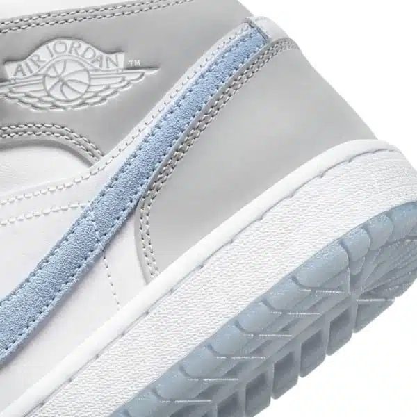 giay-air-jordan-1-mid-white-aluminum-wolf-grey-bq6472-105