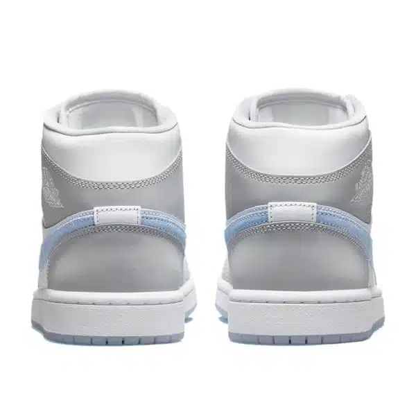 giay-air-jordan-1-mid-white-aluminum-wolf-grey-bq6472-105