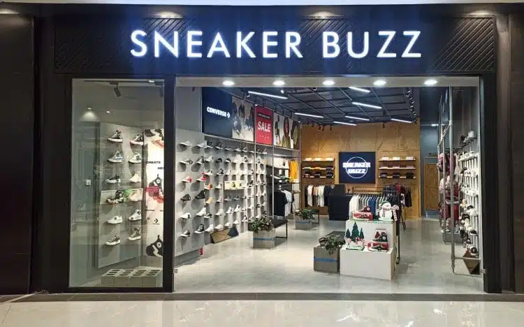 cửa hàng sneaker buzz