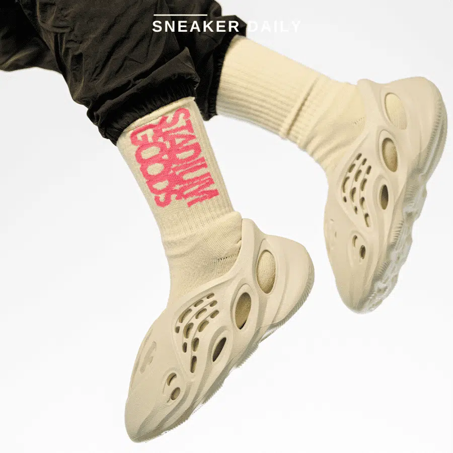 Giày adidas Yeezy Foam RNNR 'Sand' FY4567