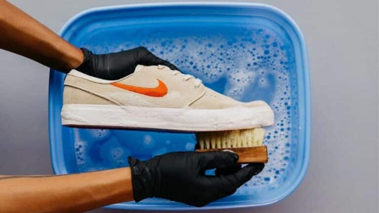 cách giặt giày trắng không bị ố vàng tại nhà hiệu quả