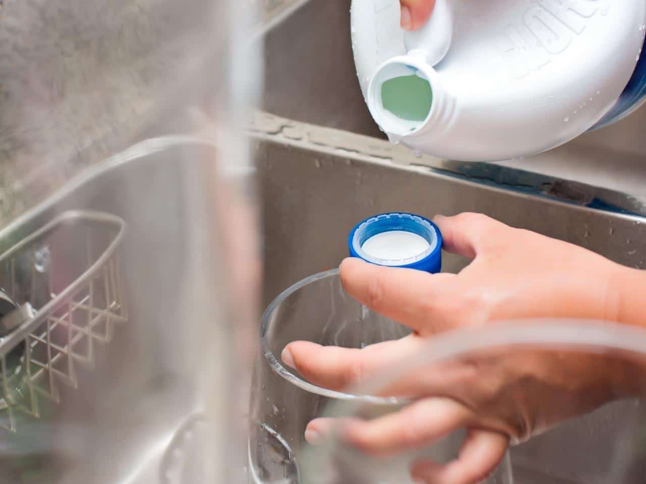 cách giặt giày trắng không bị ố vàng tại nhà hiệu quả
