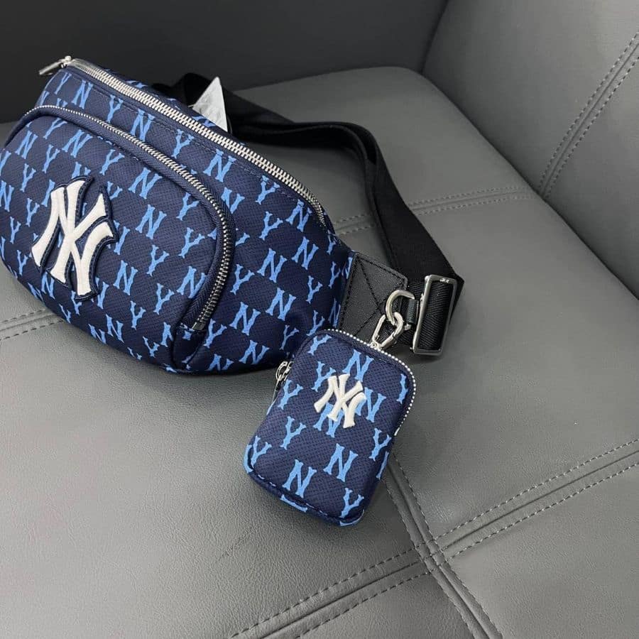 MLB MLB Monogram Hip Sack NEW YORK YANKEES 2023