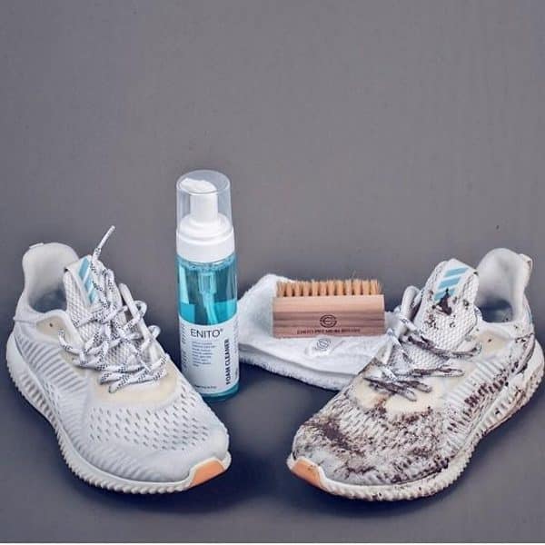 cách vệ sinh giày sneaker tại nhà, làm sạch giày sneaker theo từng loại chất liệu