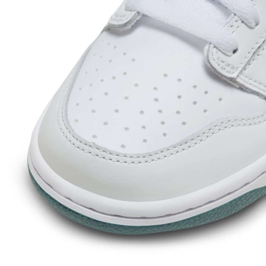 giay-nike-dunk-low-gs-features-green-fd9911-101