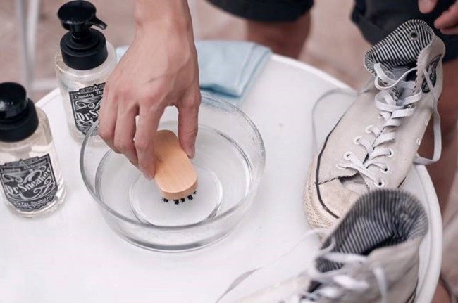 hướng dẫn 10 cách vệ sinh giày thể thao đúng cách và hiệu quả nhất