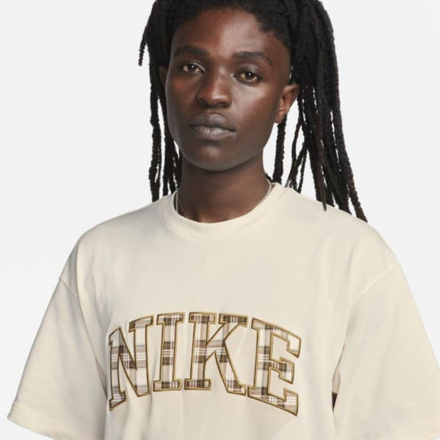 ao-nike-unisex-check-logo-t-shirt-pale-ivory-fb2736-110