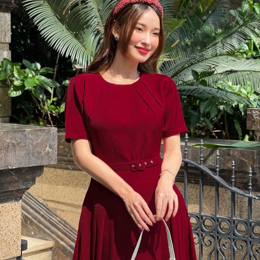 đầm đỏ mang giay mau gi