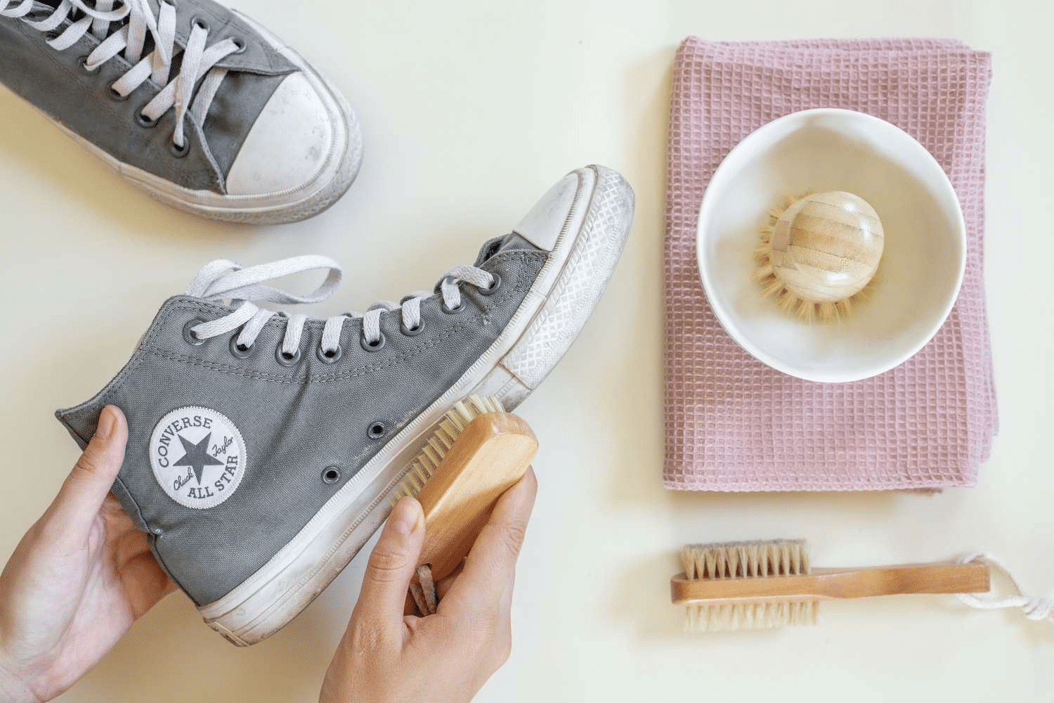 vệ sinh giày converse đơn giản tại nhà