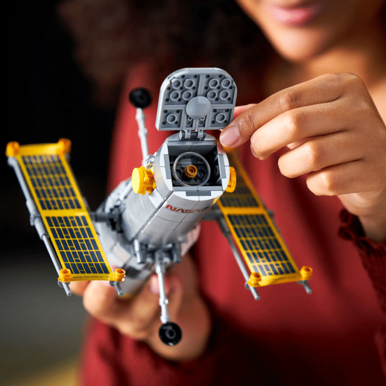 Lego NASA Space Shuttle Discovery 10283