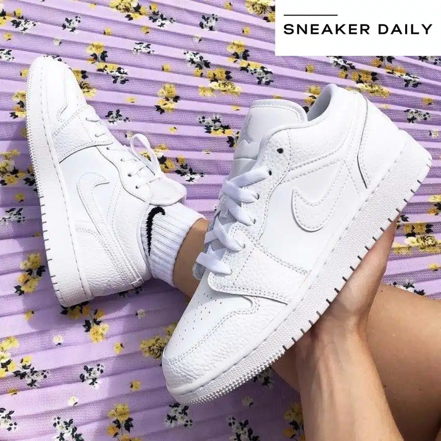 Giày Air Jordan 1 Low 'Triple White' 2022 553558-136