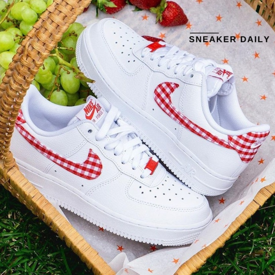 giay nike air force 1 07 essential mystic red gingham dz2784 101 1