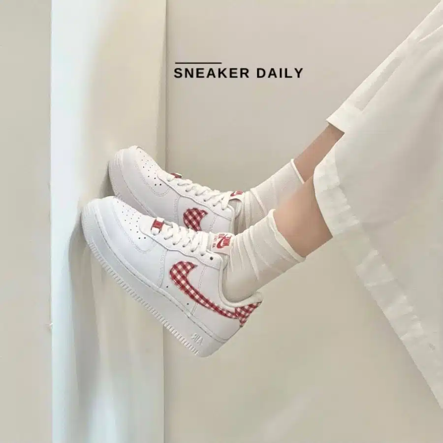 Giay Nike Air Force 1 07 Essential Mystic Red Gingham DZ2784 101