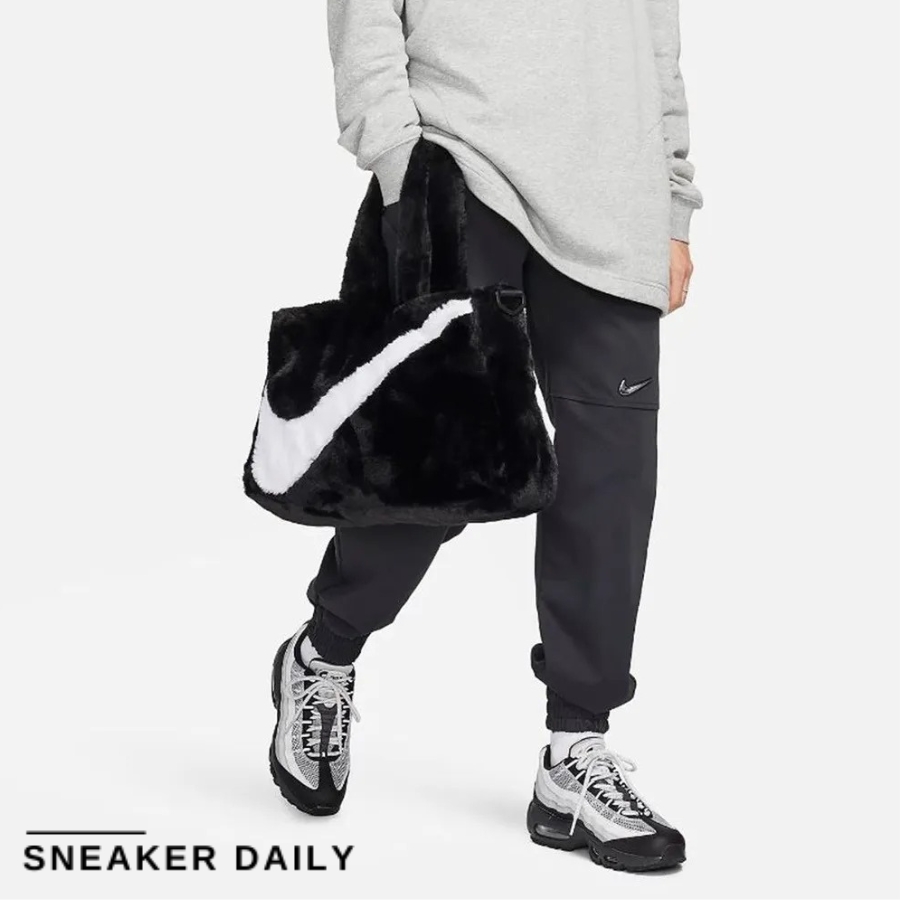 Nike Sportswear Faux Fur Tote (10L).
