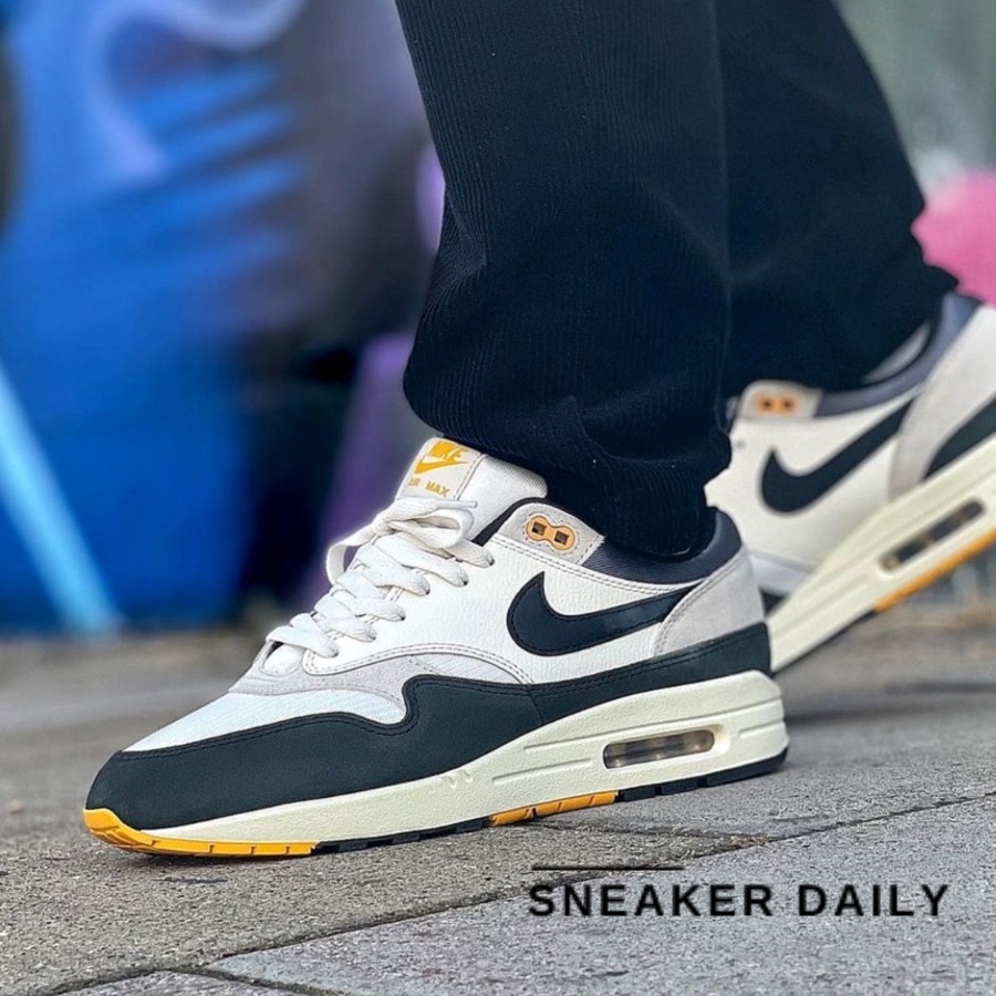 Air max 1 outlet blue recall on feet