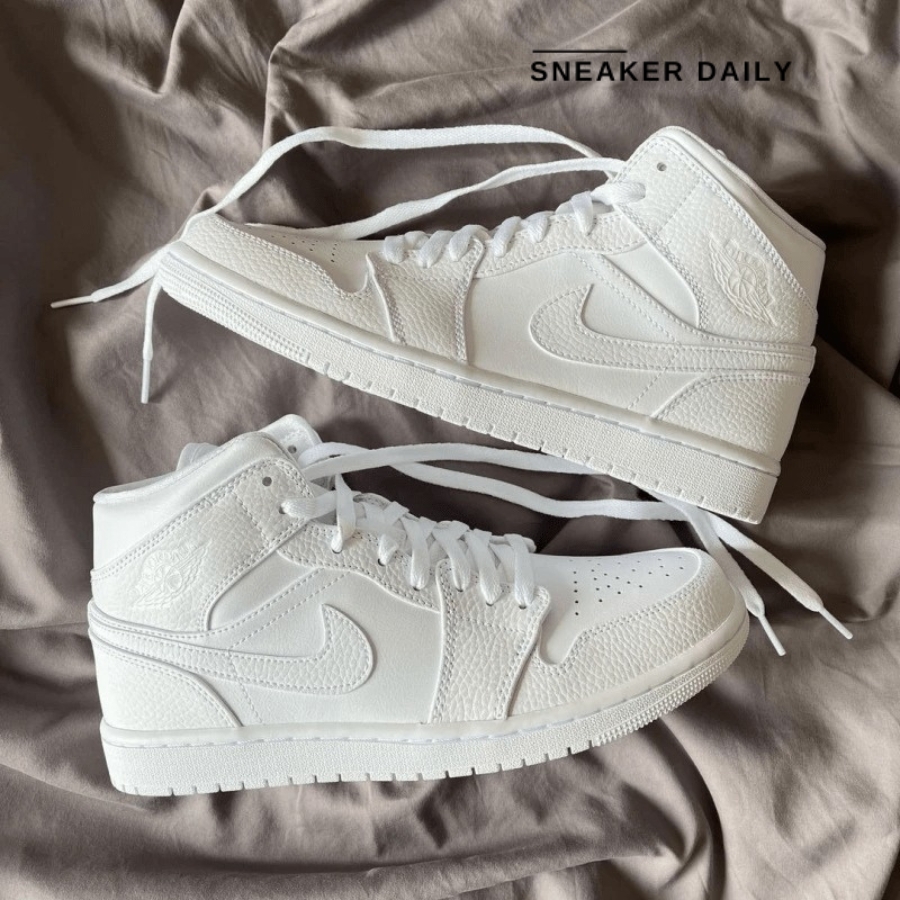 Giày Air Jordan 1 Mid 'Triple White' 2022 554724-136