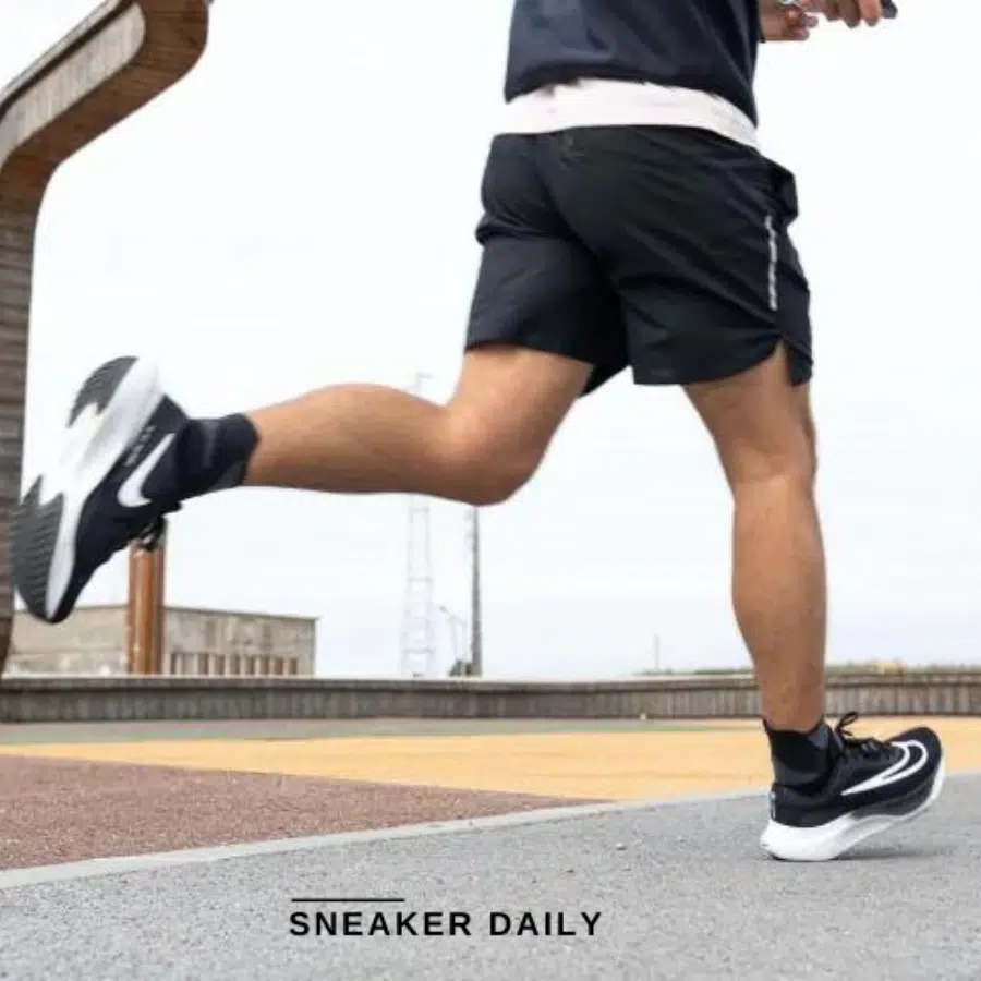 Giày Nike Zoom Fly 5 'Black White' DM8968-001