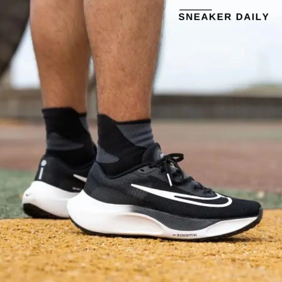 Giày Nike Zoom Fly 5 'Black White' DM8968-001