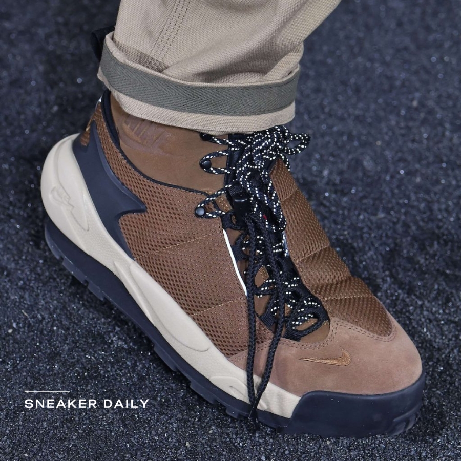 スニーカー [NIKE][X SACAI MAGMASCAPE SP LT BRITISH TAN Sneaker Politics