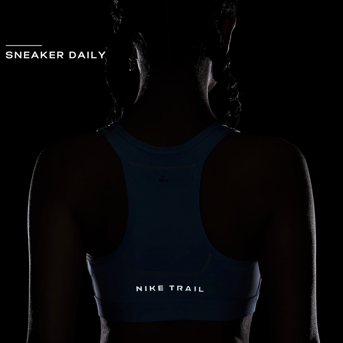 Nike Trail Swoosh On-the-Run Women's Medium-Support Lightly Lined Sports Bra