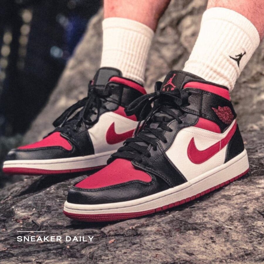 Giày Air Jordan 1 Mid 'Noble Red' 554724-066