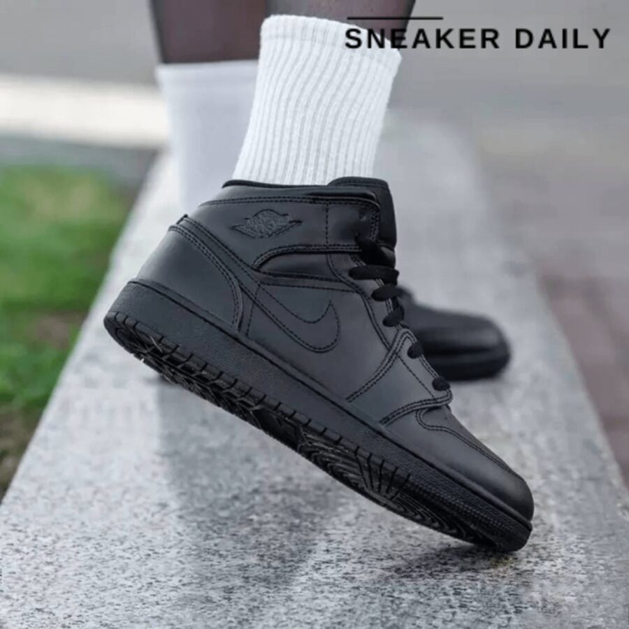 giày air jordan 1 mid 'triple black' 2022 (gs) 554725-093