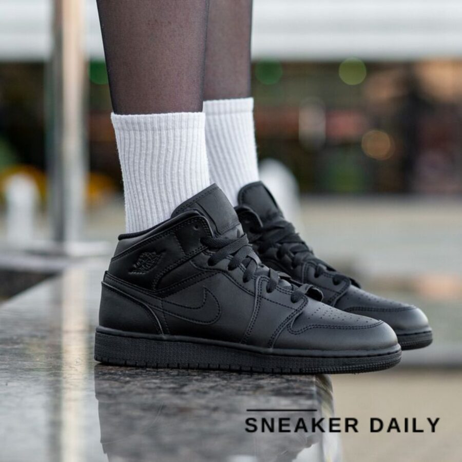 giày air jordan 1 mid 'triple black' 2022 (gs) 554725-093