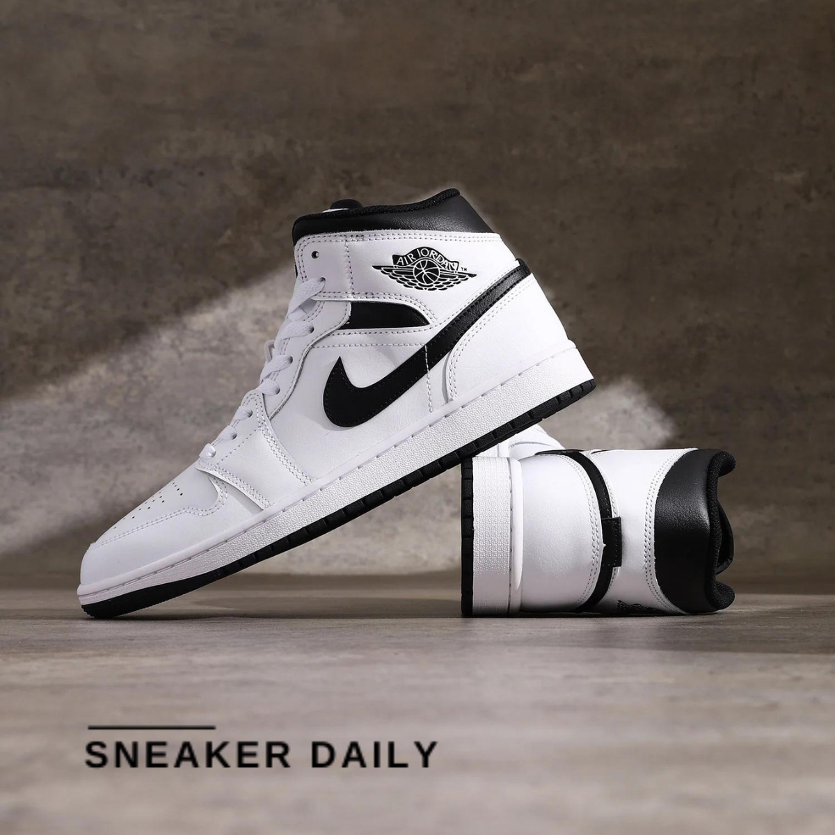 Giày Air Jordan 1 Mid 'White Black' DQ8426-132