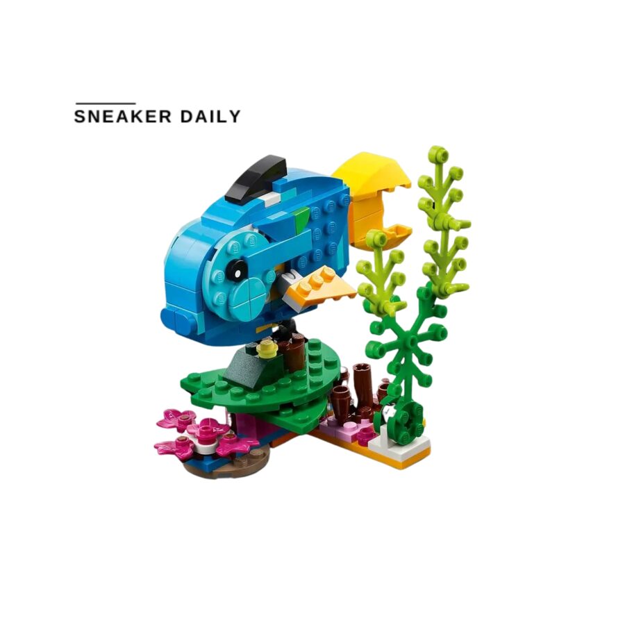 lego exotic parrot 31136