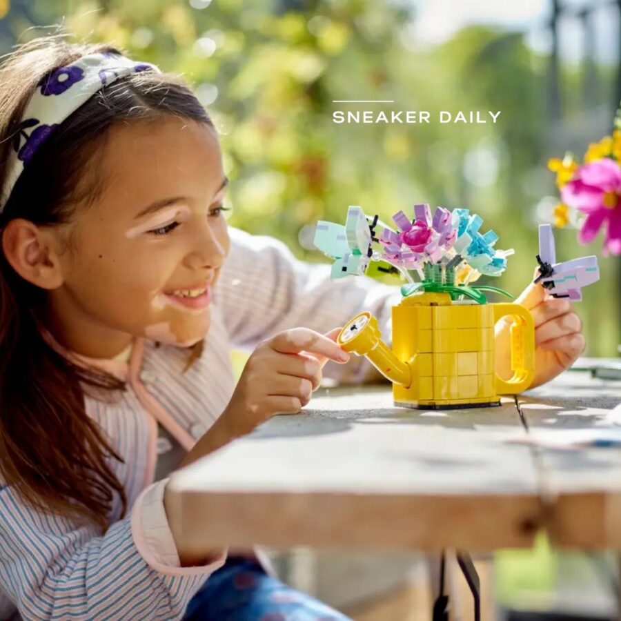 lego flowers in watering can 31149