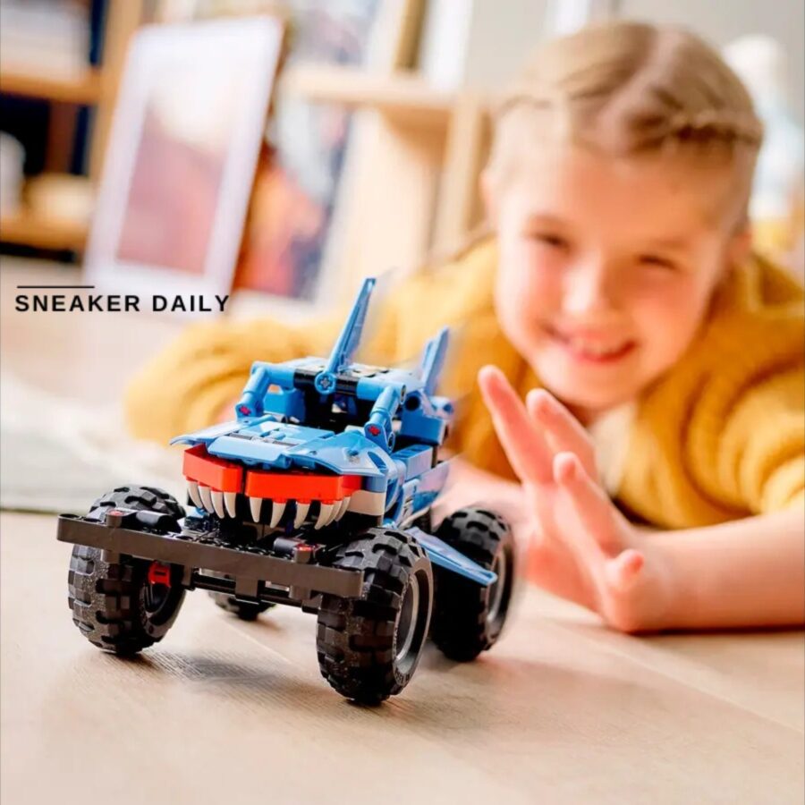 lego monster jam™ megalodon™ 42134