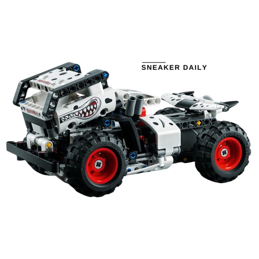 lego monster jam™ monster mutt™ dalmatian 42150