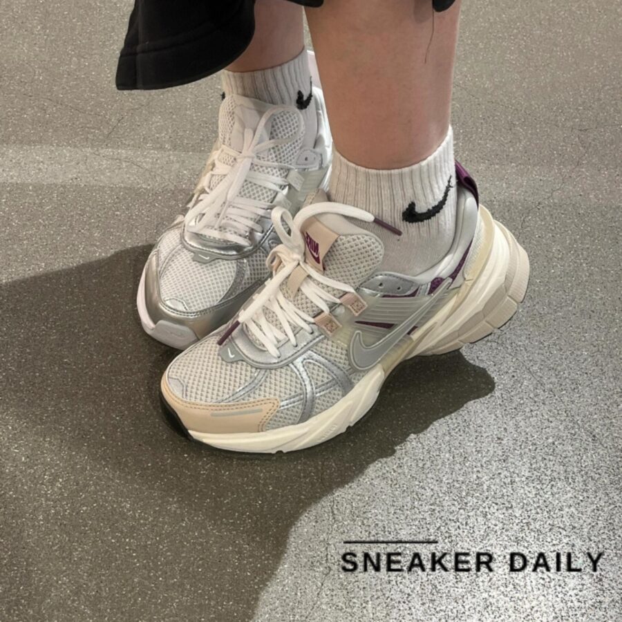 giày nike v2k run premium 'light bone viotech' (wmns) hf4305-072