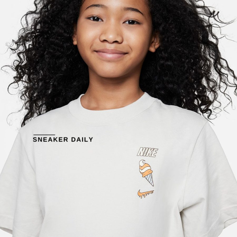 áo nike sportswear older kids' (girls') t-shirt - light bone fv5495-072