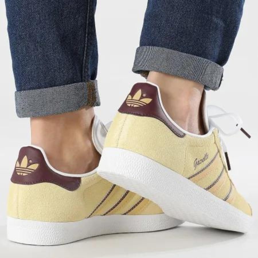 giày adidas gazelle 'almost yellow maroon' (wmns) ie0443