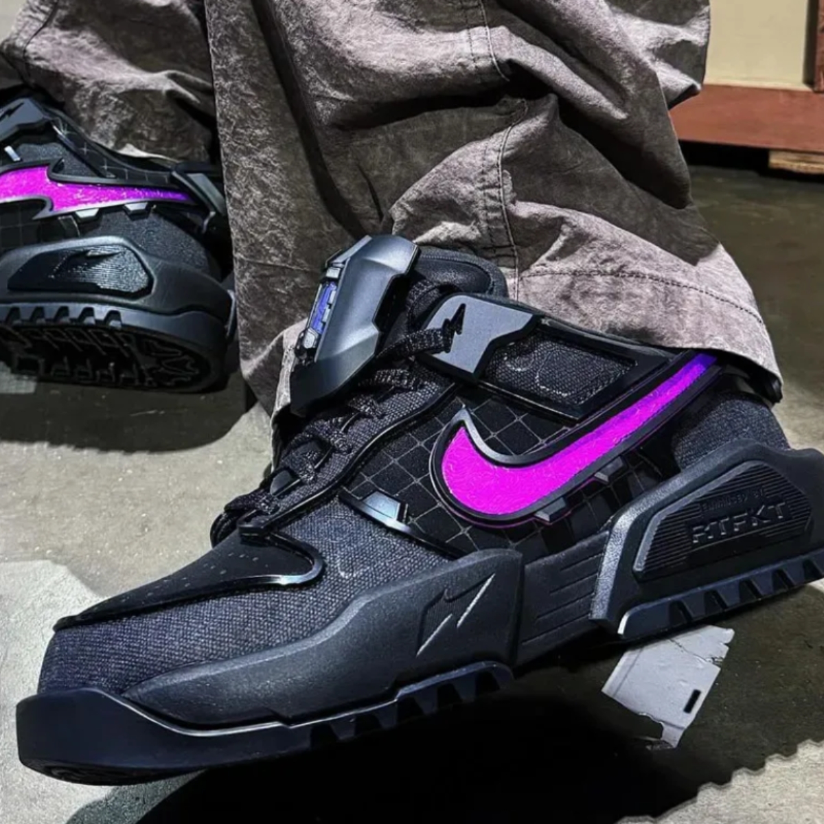 mẫu giày sneaker hot nhất mới phát hành tháng 6 (2)