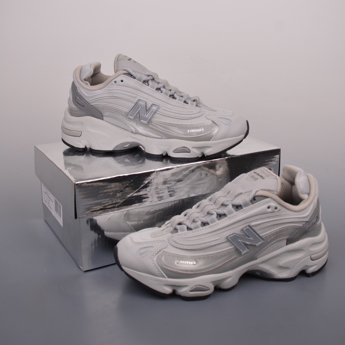 mẫu giày sneaker hot nhất mới phát hành tháng 6 (2)