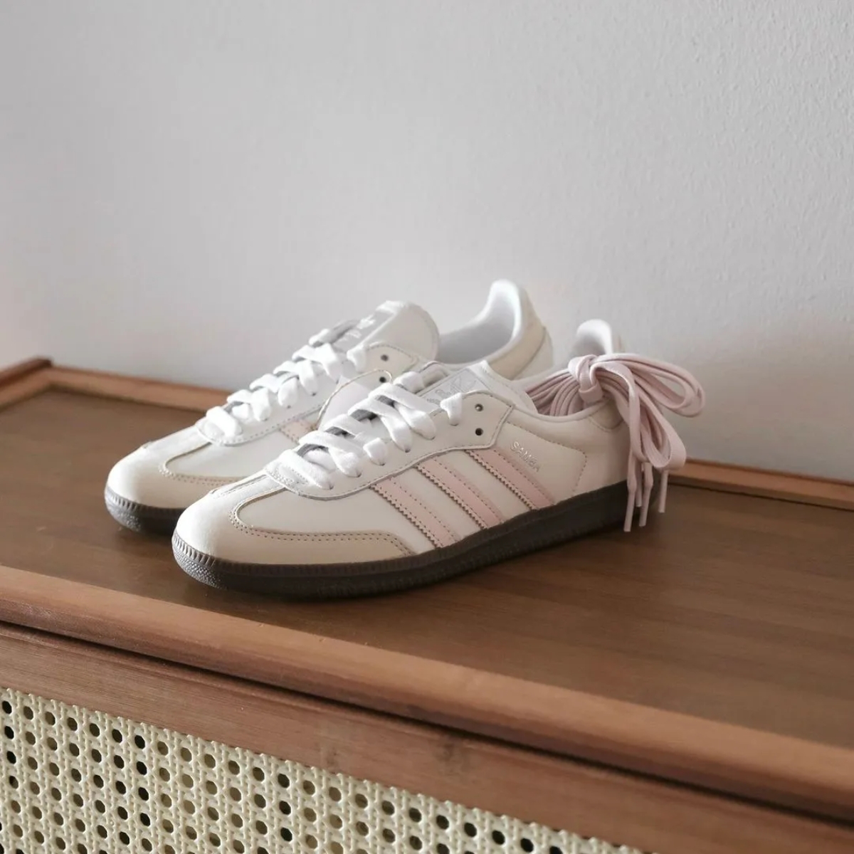 mẫu giày sneaker hot nhất mới phát hành tháng 6 (2)