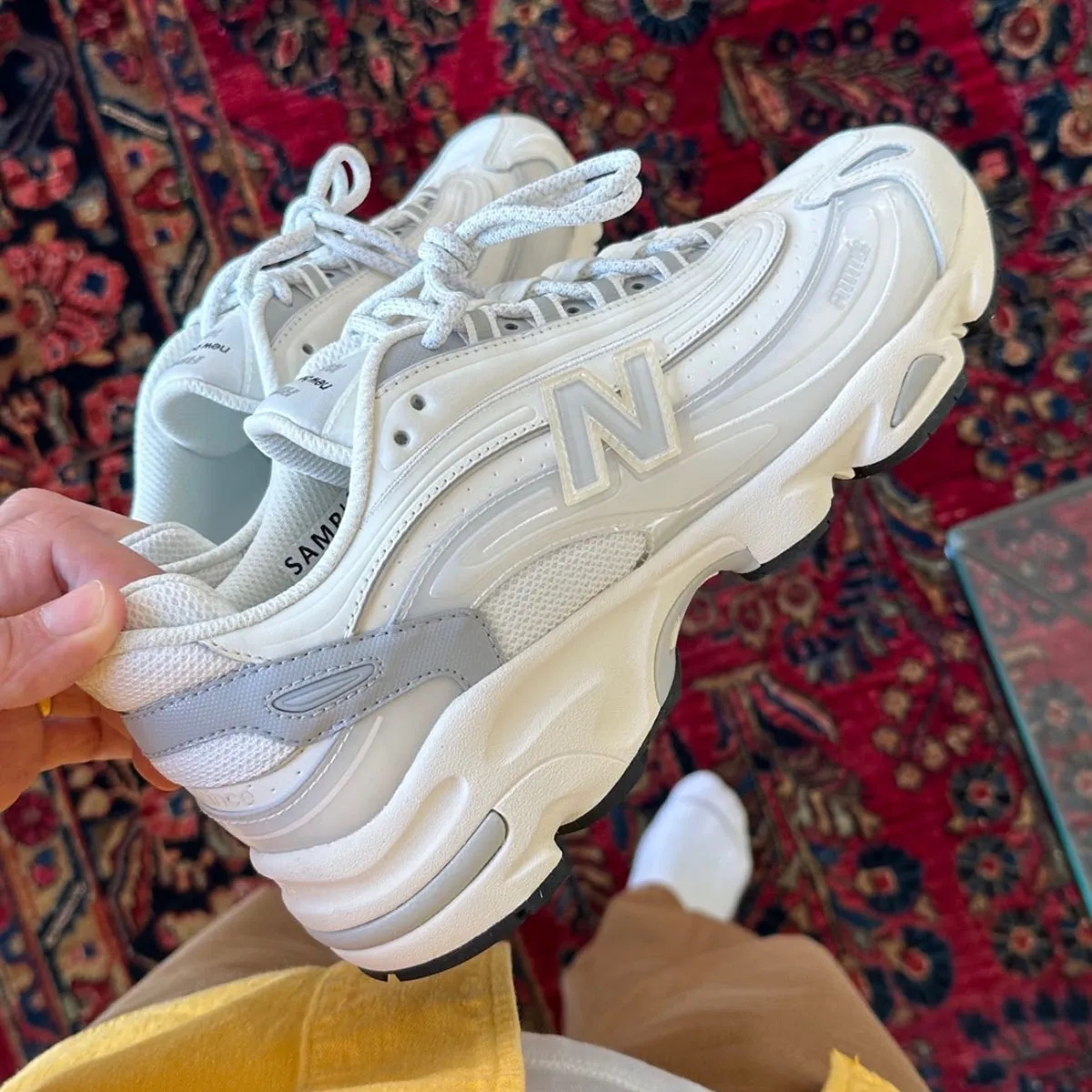 mẫu giày sneaker hot nhất mới phát hành tháng 6 (2)
