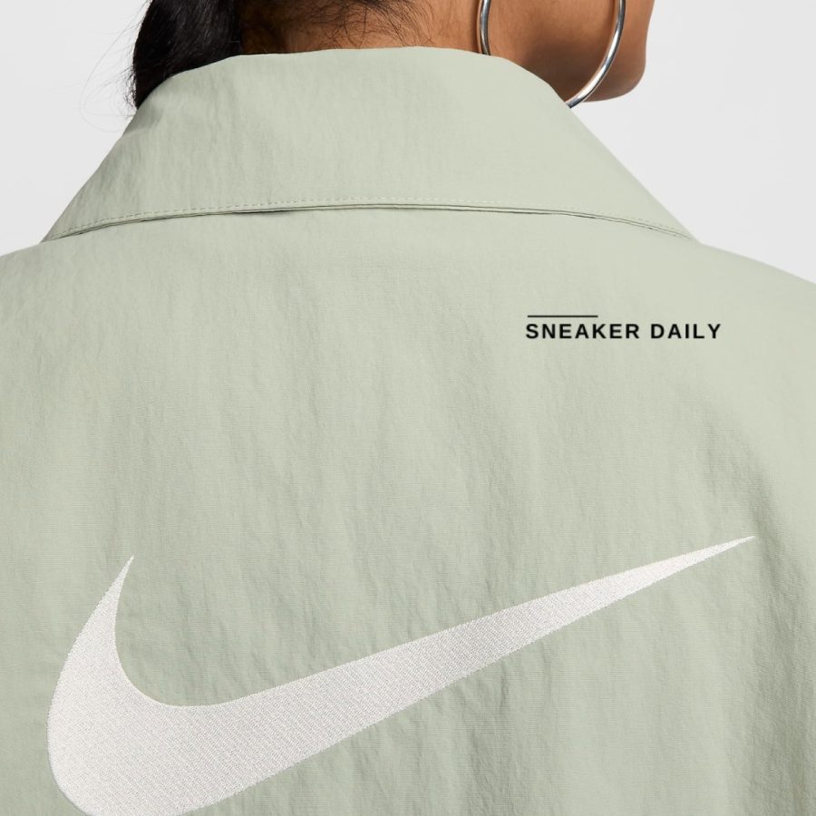 áo nike sportswear essential women's oversized uv woven coaches' jacket fv7561-370