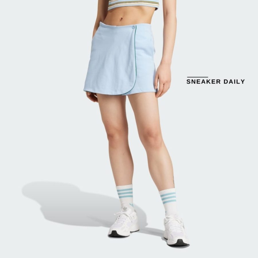 quần adidas logo embroidered mid rise golf skorts - clear sky jc6171