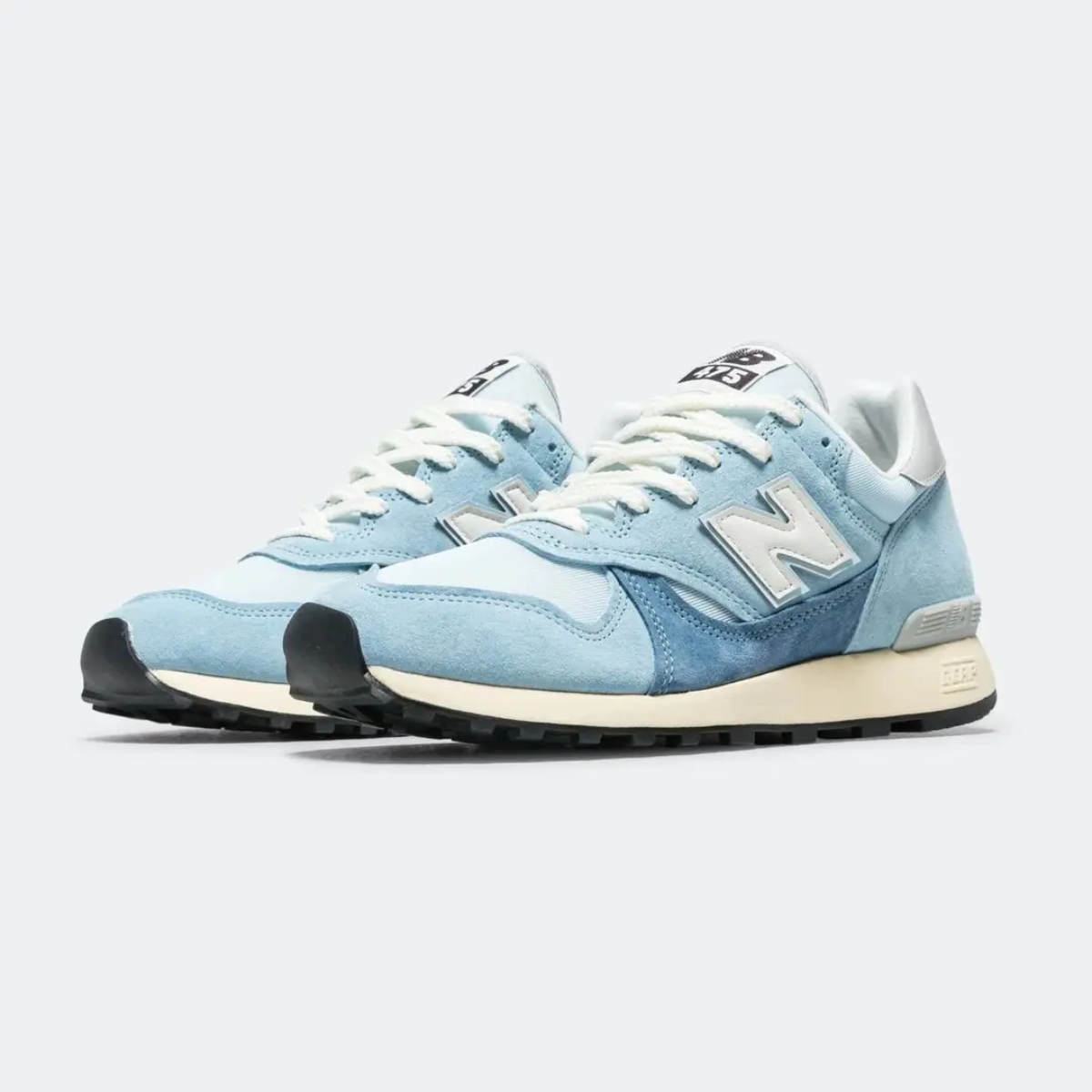 sự trở lại của new balance 475