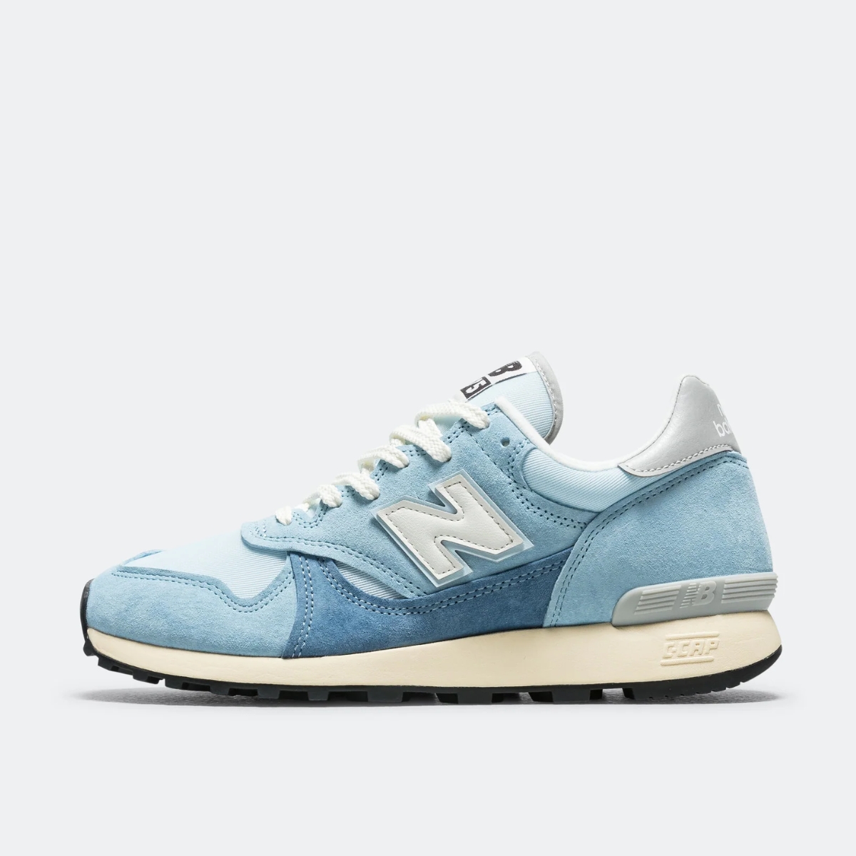 sự trở lại của new balance 475